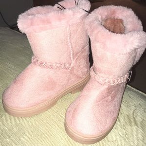 dELIA*S PINK  PLUSH LINED BOOTS
